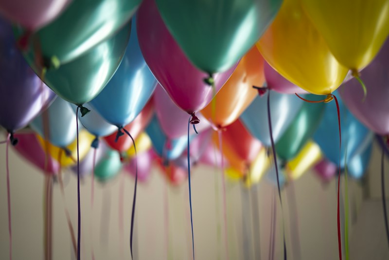 Party confetti friends